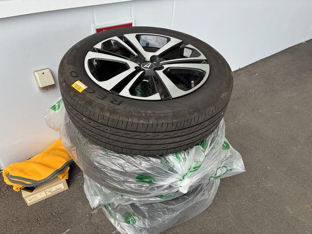 ロッキープレミアム　４ＷＤワンオーナー・４ＷＤ・７．３万Ｋ・喫煙車・ナビ・バックカメラ・パノラマモニター・ＥＴＣ・ドライブレコーダー・オートエアコン・シートヒーター・ステアリングスイッチ・クルーズコントロール・スタッドレス（北海道）の中古車