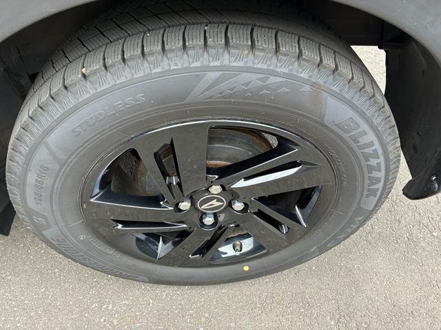 ロッキープレミアム　４ＷＤワンオーナー・４ＷＤ・７．３万Ｋ・喫煙車・ナビ・バックカメラ・パノラマモニター・ＥＴＣ・ドライブレコーダー・オートエアコン・シートヒーター・ステアリングスイッチ・クルーズコントロール・スタッドレス（北海道）の中古車