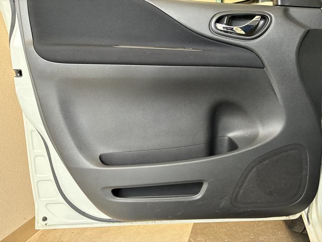 セレナ20X Vセレクション+セーフティ 4WDワンオーナー・4WD・6.2万K・ナビ・バックカメラ・アラウンドビューモニター・ETC・オートエアコン・両側電動スライドドア・クルーズコントロール・ドアサンシェード・スタッドレスタイヤ・ドアバイザー(北海道)の中古車