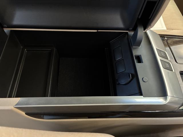 ヴェルファイアハイブリッドX 4WDワンオーナー・4WD・9.9万K・ナビ・バックカメラ・ETC・オートエアコン・ドライブレコーダー・ステアリングスイッチ・クルーズコントロール・ドアバイザー・スタッドレスタイヤ・片側電動スライドドア(北海道)の中古車