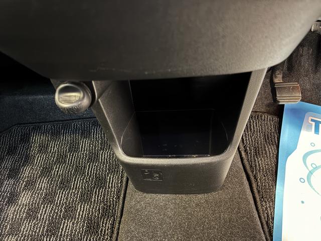 ムーヴカスタム　ＲＳ　４ＷＤワンオーナー・４ＷＤ・６．７万Ｋ・ナビ・バックカメラ・ＥＴＣ・オートエアコン・ステアリングスイッチ・シートアンダートレイ・ドアバイザー・電子カードキー・純正アルミホイール・エンジンスターター（北海道）の中古車