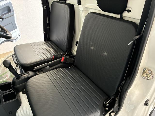 ハイゼットトラックスタンダード　４ＷＤ電子制御式４ＷＤ・１．２万Ｋ・ＡＭ／ＦＭラジオ・マニュアルエアコン・横滑り防止・アイドリングストップ・ヘッドライトコントロール・衝突回避支援システム・コーナーセンサー・平シート・スマートアシスト搭載車（北海道）の中古車