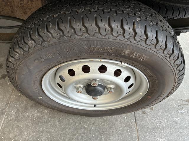 ハイゼットトラックスタンダード　４ＷＤ電子制御式４ＷＤ・１．２万Ｋ・ＡＭ／ＦＭラジオ・マニュアルエアコン・横滑り防止・アイドリングストップ・ヘッドライトコントロール・衝突回避支援システム・コーナーセンサー・平シート・スマートアシスト搭載車（北海道）の中古車