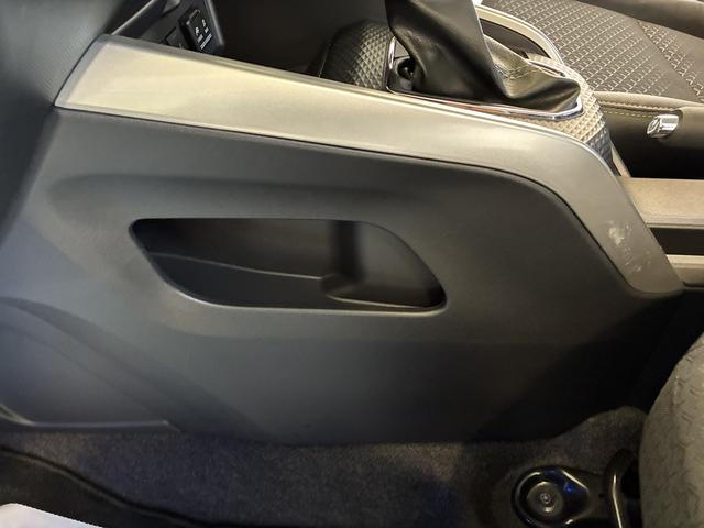 ロッキープレミアム　４ＷＤワンオーナー・４ＷＤ・２．０万Ｋ・ナビ・パノラマモニター・ドライブレコーダー・ステアリングスイッチ・クルーズコントロール・オートエアコン・シートアンダートレイ・電子カードキー・スマートアシスト搭載車（北海道）の中古車