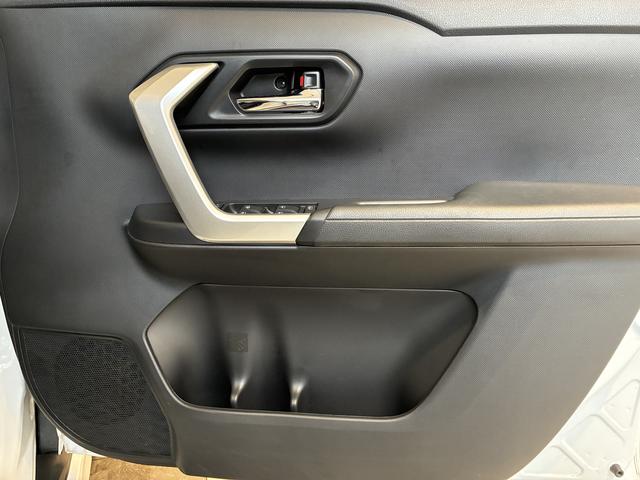 ロッキープレミアム　４ＷＤワンオーナー・４ＷＤ・２．０万Ｋ・ナビ・パノラマモニター・ドライブレコーダー・ステアリングスイッチ・クルーズコントロール・オートエアコン・シートアンダートレイ・電子カードキー・スマートアシスト搭載車（北海道）の中古車