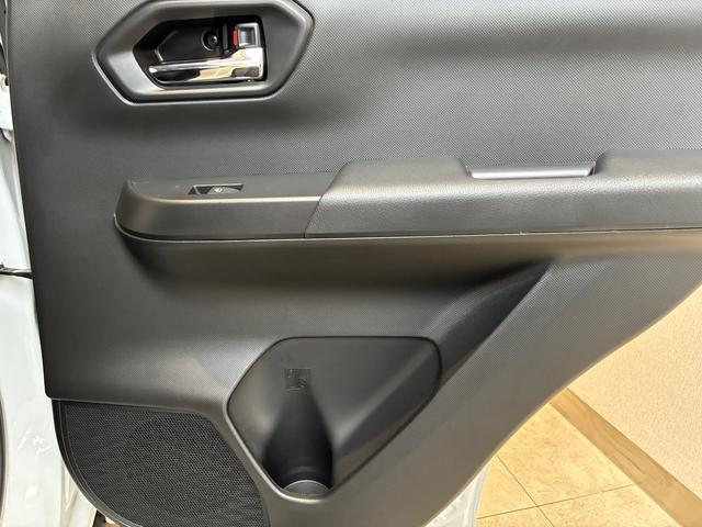 ロッキープレミアム　４ＷＤワンオーナー・４ＷＤ・２．０万Ｋ・ナビ・パノラマモニター・ドライブレコーダー・ステアリングスイッチ・クルーズコントロール・オートエアコン・シートアンダートレイ・電子カードキー・スマートアシスト搭載車（北海道）の中古車