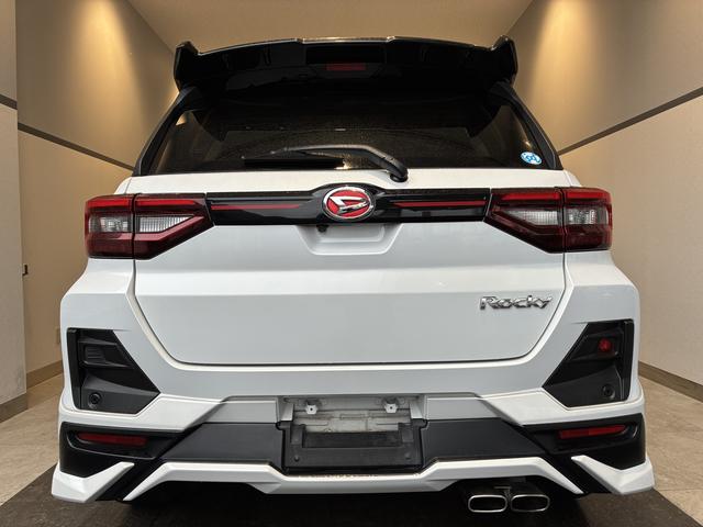 ロッキープレミアム　４ＷＤワンオーナー・４ＷＤ・２．０万Ｋ・ナビ・パノラマモニター・ドライブレコーダー・ステアリングスイッチ・クルーズコントロール・オートエアコン・シートアンダートレイ・電子カードキー・スマートアシスト搭載車（北海道）の中古車