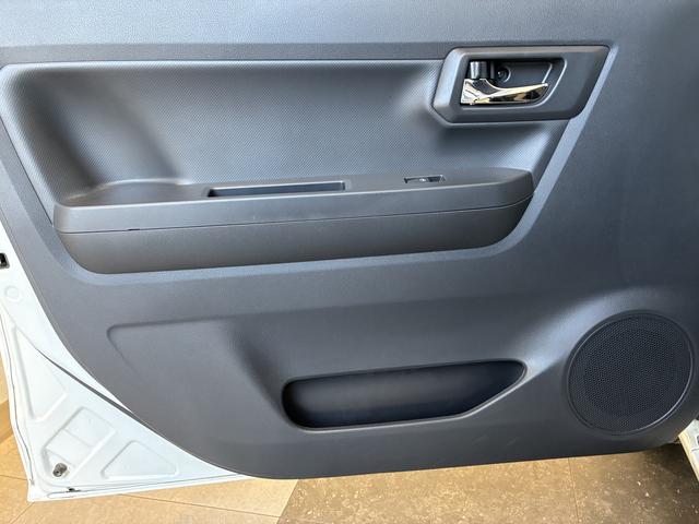 ミライースＸ　ＳＡIII　４ＷＤワンオーナー・４ＷＤ・３．４万Ｋ・ＣＤチューナー・マニュアルエアコン・コーナーセンサー・オートハイビーム・ドアバイザー・スタッドレスタイヤ・フルホイールキャップ・キーレス・スマートアシスト搭載車（北海道）の中古車