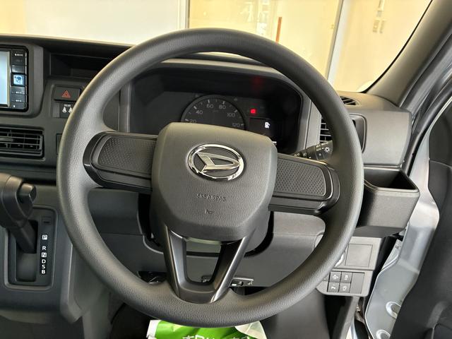 ハイゼットカーゴクルーズ　４ＷＤワンオーナー・４ＷＤ・１．６万Ｋ・ナビ・バックカメラ・ＥＴＣ・ドライブレコーダー・スマートインナーミラー・マニュアルエアコン・スタッドレスタイヤ・スマートアシスト搭載車・エンジンスターター（北海道）の中古車