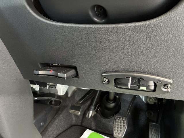 ハイゼットカーゴクルーズ　４ＷＤワンオーナー・４ＷＤ・１．６万Ｋ・ナビ・バックカメラ・ＥＴＣ・ドライブレコーダー・スマートインナーミラー・マニュアルエアコン・スタッドレスタイヤ・スマートアシスト搭載車・エンジンスターター（北海道）の中古車