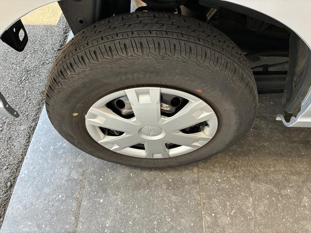 ハイゼットカーゴクルーズ　４ＷＤワンオーナー・４ＷＤ・１．６万Ｋ・ナビ・バックカメラ・ＥＴＣ・ドライブレコーダー・スマートインナーミラー・マニュアルエアコン・スタッドレスタイヤ・スマートアシスト搭載車・エンジンスターター（北海道）の中古車