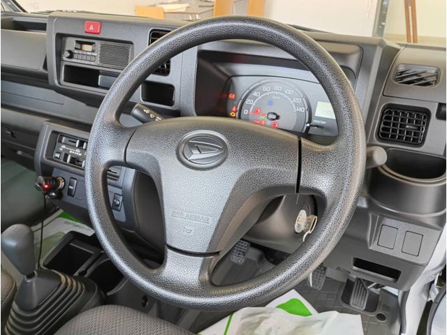 ハイゼットトラック 中古車 スタンダード　４ＷＤパートタイム４ＷＤ・１．２万Ｋ・ＡＭ／ＦＭラジオ・５ＭＴ・マニュアルエアコン・ドアバイザー・荷台ゴムマット・ゲートプロテクター・ハロゲンランプ・バッテリーカバー・アルミホイール・ドライブレコーダー