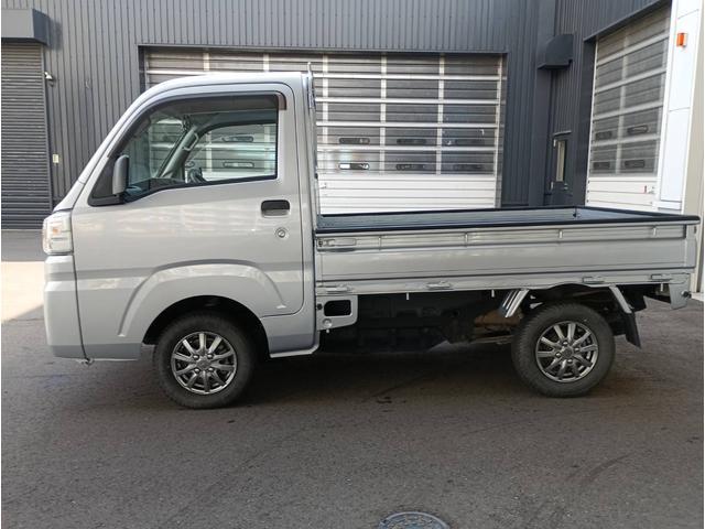 ハイゼットトラックスタンダード 4WDパートタイム4WD・1.2万K・AM/FMラジオ・5MT・マニュアルエアコン・ドアバイザー・荷台ゴムマット・ゲートプロテクター・ハロゲンランプ・バッテリーカバー・アルミホイール・ドライブレコーダー(北海道)の中古車