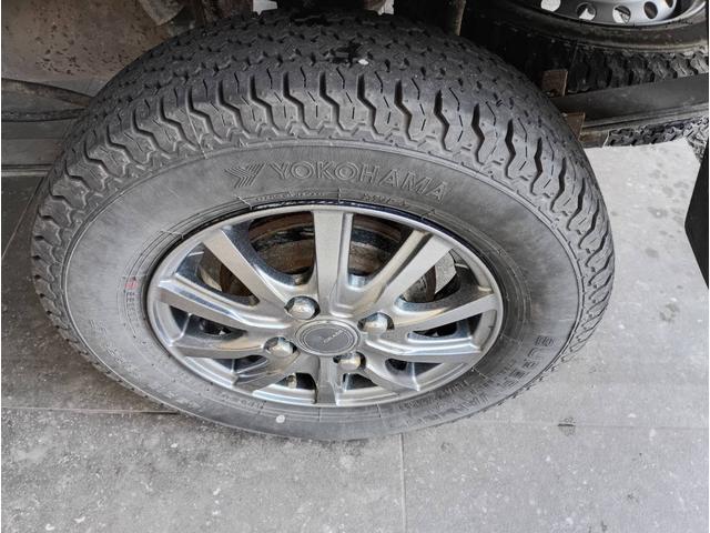 ハイゼットトラックスタンダード 4WDパートタイム4WD・1.2万K・AM/FMラジオ・5MT・マニュアルエアコン・ドアバイザー・荷台ゴムマット・ゲートプロテクター・ハロゲンランプ・バッテリーカバー・アルミホイール・ドライブレコーダー(北海道)の中古車