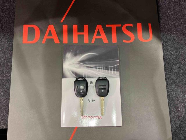 ヴィッツＦ４ＷＤ　メモリーナビ　ＥＴＣ　ＵＳＢ入力端子　キーレスエントリー　エアバッグ　エアコン　パワーステアリング　パワーウィンドウ　ＡＢＳ（北海道）の中古車