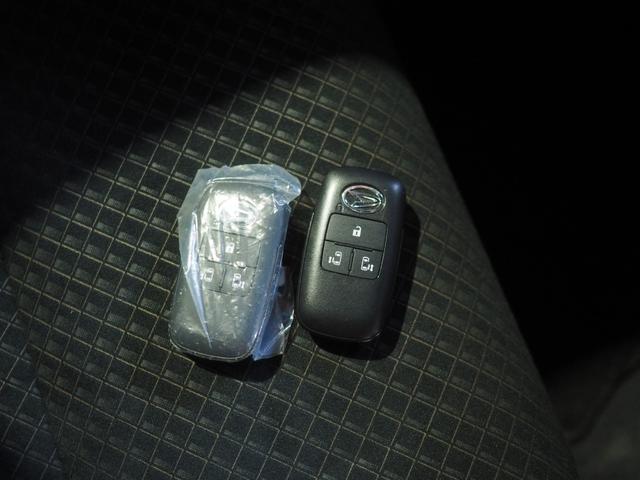 タントカスタムＸ４ＷＤ　両側パワースライドドア　夏冬タイヤ　ダイハツ純正ナビ　バックモニター　リモコンエンジンスターター　ＬＥＤヘッドライト　オートライト　シートヒーター　後席テーブル　アイドリングストップ（北海道）の中古車