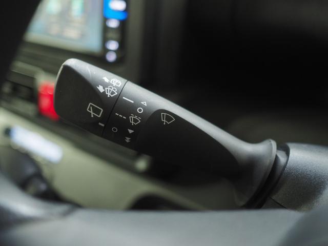 タントＸ４ＷＤ　両側スライドドア左電動　ダイハツ純正ナビ　バックモニター　リモコンエンジンスターター　後席テーブル　運転席助手席シートヒーター　オートエアコン　前後コーナーセンサー　ＬＥＤヘッドライト（北海道）の中古車