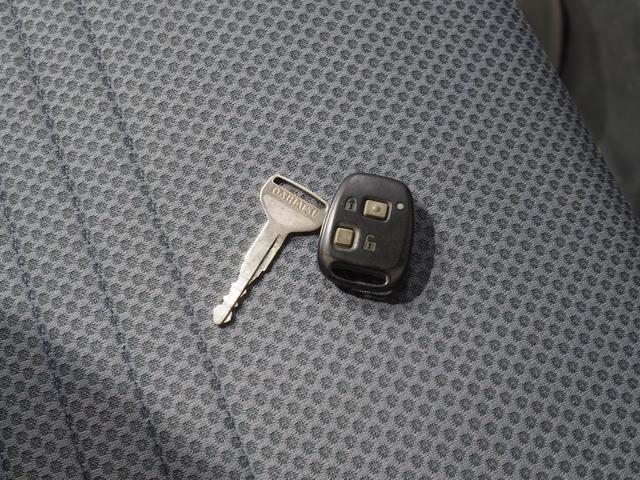 ハイゼットトラックエクストラＶＳパートタイム４ＷＤ　５速マニュアル＆副変速機　パワーステアリング　パワーウィンドウ　集中ドアロック　キーレスエントリー　カーナビ（北海道）の中古車