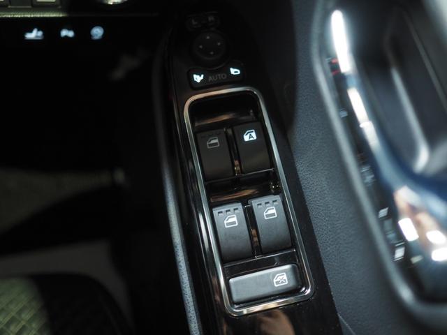 タントカスタムＸ４ＷＤ　両側パワースライドドア　ダイハツ純正ナビ　バックモニター　ナビ連動ドライブレコーダー　リモコンエンジンスターター　ＥＴＣ車載器　運転席助手席シートヒーター　前後コーナーセンサー　アルミホイール（北海道）の中古車