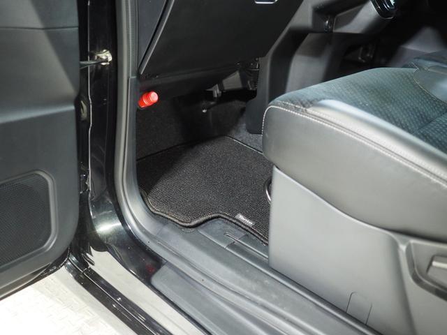 タントカスタムＸ４ＷＤ　両側パワースライドドア　ダイハツ純正ナビ　バックモニター　ナビ連動ドライブレコーダー　リモコンエンジンスターター　ＥＴＣ車載器　運転席助手席シートヒーター　前後コーナーセンサー　アルミホイール（北海道）の中古車