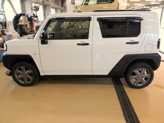 タフトＧターボ　ダーククロムベンチャー４ＷＤ　ガラスルーフ　ＬＥＤヘッドライト　オートエアコン　運転席助手席シートヒーター　電動パーキングブレーキ　前後コーナーセンサー　アイドリングストップ　ＶＳＣ（横滑り抑制機能）（北海道）の中古車