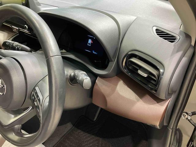 ヤリスクロスハイブリッドＺ４ＷＤ　アルミホイール　シートヒーター　衝突防止システム　ＬＥＤヘッドランプ　スマートキー　記録簿　禁煙車　ワンオーナー　エアバッグ　エアコン　パワーステアリング　パワーウィンドウ　ＡＢＳ（北海道）の中古車