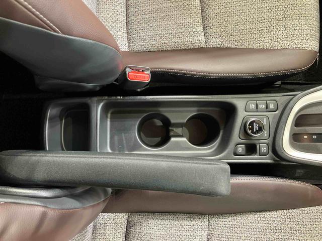 ヤリスクロスハイブリッドＺ４ＷＤ　アルミホイール　シートヒーター　衝突防止システム　ＬＥＤヘッドランプ　スマートキー　記録簿　禁煙車　ワンオーナー　エアバッグ　エアコン　パワーステアリング　パワーウィンドウ　ＡＢＳ（北海道）の中古車