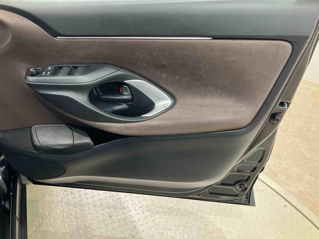ヤリスクロスハイブリッドＺ４ＷＤ　アルミホイール　シートヒーター　衝突防止システム　ＬＥＤヘッドランプ　スマートキー　記録簿　禁煙車　ワンオーナー　エアバッグ　エアコン　パワーステアリング　パワーウィンドウ　ＡＢＳ（北海道）の中古車