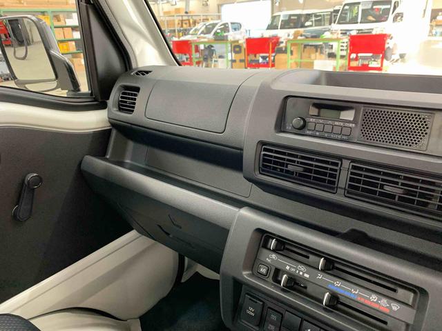 ハイゼットトラックスタンダード 4WDオートライト・オートマチックハイビーム・AMFMラジオ・マニュアルエアコン・キーレスエントリー・アイドリングストップ・スマートアシスト(群馬県)の中古車