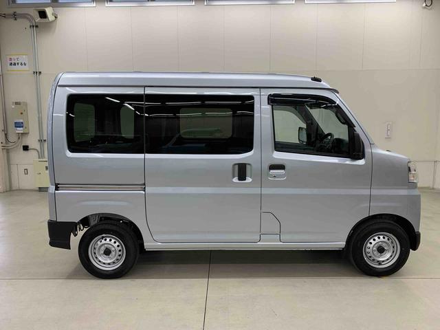 ハイゼットカーゴＤＸ　２ＷＤ両側スライドドア・オートライト・オートマチックハイビーム・ＡＭＦＭラジオ・キーレスエントリー・アイドリングストップ・スマートアシスト・マニュアルエアコン・水平格納式リヤシート（群馬県）の中古車