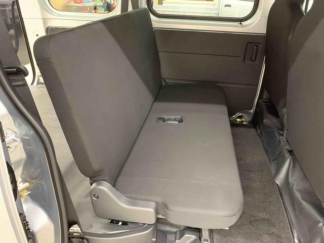 ハイゼットカーゴＤＸ　２ＷＤ両側スライドドア・オートライト・オートマチックハイビーム・ＡＭＦＭラジオ・キーレスエントリー・アイドリングストップ・スマートアシスト・マニュアルエアコン・水平格納式リヤシート（群馬県）の中古車