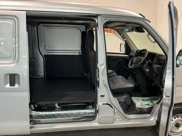 ハイゼットカーゴ２シータ　ブラインド仕様ＳＡIII４ＷＤ　ＡＴ　２シーター　ブラインド使用　特装車　ＬＥＤヘッドライト　フォグランプ　スマートアシスト３（栃木県）の中古車