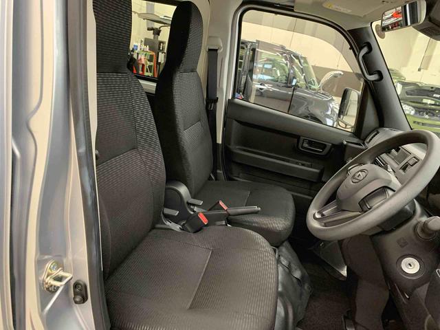 ハイゼットカーゴＤＸ　４ＷＤ両側スライドドア・オートライト・オートマチックハイビーム・ＡＭＦＭラジオ・キーレスエントリー・アイドリングストップ・マニュアルエアコン・水平格納式リヤシート・スマートアシスト（群馬県）の中古車