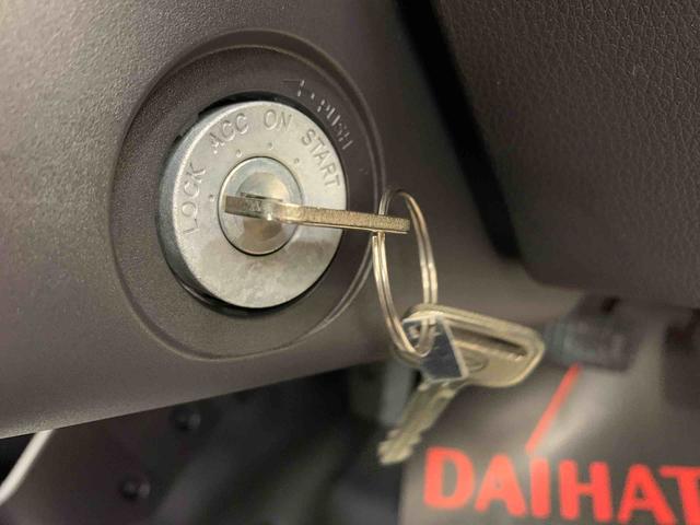 ハイゼットトラックスタンダード 4WDオートライト・オートマチックハイビーム・AMFMラジオ・マニュアルエアコン・キーレスエントリー・アイドリングストップ・スマートアシスト(群馬県)の中古車