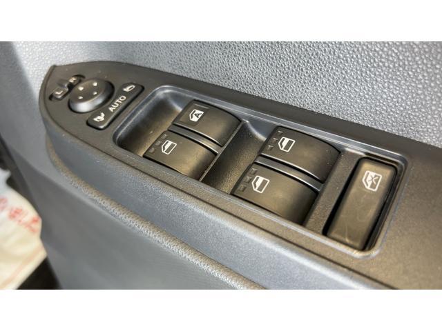 タントＸアイドリングストップ　ＬＥＤヘッドランプ　左側パワースライドドア　オートエアコン　シートヒーター　スマートキー　衝突被害軽減システム　横滑り防止機構（茨城県）の中古車