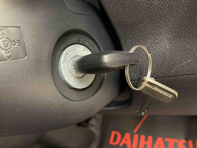 ハイゼットカーゴＤＸ　２ＷＤ両側スライドドア・オートライト・オートマチックハイビーム・ＡＭＦＭラジオ・キーレスエントリー・アイドリングストップ・マニュアルエアコン・スマートアシスト・水平格納式リヤシート（群馬県）の中古車