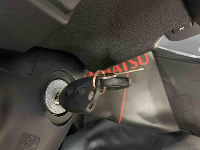 ハイゼットカーゴＤＸ　４ＷＤナビ・ＥＴＣ・ＬＥＤヘッドライト・オートライト・オートマチックハイビーム・キーレスエントリー・アイドリングストップ・マニュアルエアコン・スマートアシスト（群馬県）の中古車