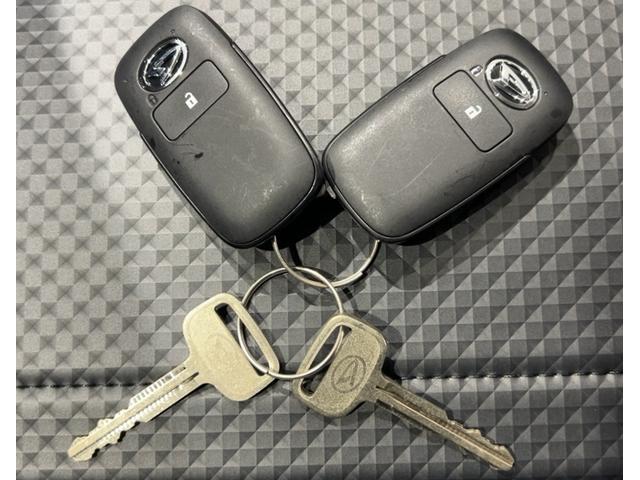 ハイゼットトラックスタンダードダイハツ認定中古車ｌ雹害車ｌ５ＭＴｌ４ＷＤｌＡＢＳｌエアバッグｌエアコンｌコーナーセンサーｌキーフリーシステムｌ電動格納式ミラーｌスマートアシストｌＡＭラジオｌＥＴＣｌ横滑り防止機能ｌ保証／整備付（茨城県）の中古車