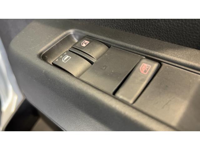 ハイゼットカーゴデラックスアイドリングストップ　キーレスエントリー　ＣＶＴ　エアコン　パワステ　運転席＆助手席パワーウインドウ　ＡＭ／ＦＭラジオ　衝突被害軽減システム（茨城県）の中古車