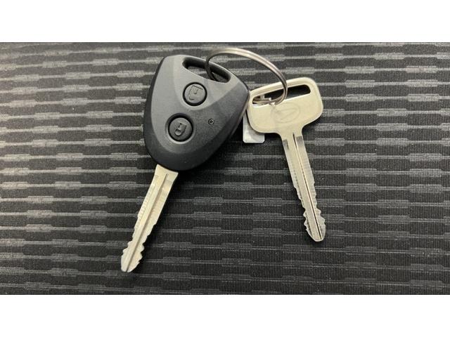 ハイゼットカーゴデラックスアイドリングストップ　キーレスエントリー　ＣＶＴ　エアコン　パワステ　運転席＆助手席パワーウインドウ　ＡＭ／ＦＭラジオ　衝突被害軽減システム（茨城県）の中古車