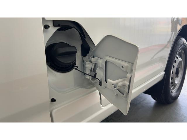ハイゼットカーゴデラックスアイドリングストップ　キーレスエントリー　ＣＶＴ　エアコン　パワステ　運転席＆助手席パワーウインドウ　ＡＭ／ＦＭラジオ　衝突被害軽減システム（茨城県）の中古車