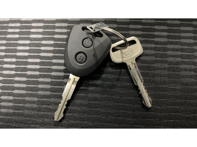 ハイゼットカーゴデラックスアイドリングストップ　キーレスエントリー　ＣＶＴ　エアコン　パワステ　運転席＆助手席パワーウインドウ　ＡＭ／ＦＭラジオ　衝突被害軽減システム（茨城県）の中古車