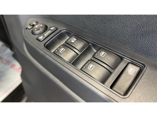 タントＸアイドリングストップ　ＬＥＤヘッドランプ　左側パワースライドドア　オートエアコン　シートヒーター　スマートキー　衝突被害軽減システム　横滑り防止機構（茨城県）の中古車