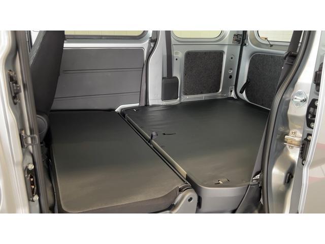 ハイゼットカーゴデラックスキーレスエントリー　アイドリングストップ　ＣＶＴ　エアコン　パワステ　運転席＆助手席パワーウインドウ　ＡＭ／ＦＭラジオ　衝突被害軽減システム（茨城県）の中古車