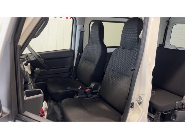ハイゼットカーゴデラックスアイドリングストップ　キーレスエントリー　ＣＶＴ　エアコン　パワステ　運転席＆助手席パワーウインドウ　ＡＭ／ＦＭラジオ　衝突被害軽減システム（茨城県）の中古車