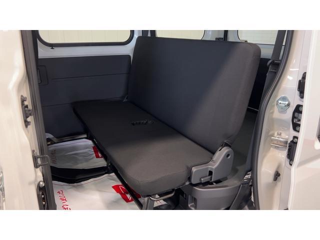 ハイゼットカーゴデラックスアイドリングストップ　キーレスエントリー　ＣＶＴ　エアコン　パワステ　運転席＆助手席パワーウインドウ　ＡＭ／ＦＭラジオ　衝突被害軽減システム（茨城県）の中古車