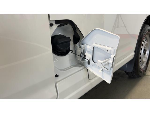 ハイゼットカーゴデラックスアイドリングストップ　キーレスエントリー　ＣＶＴ　エアコン　パワステ　運転席＆助手席パワーウインドウ　ＡＭ／ＦＭラジオ　衝突被害軽減システム（茨城県）の中古車