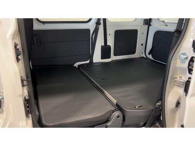 ハイゼットカーゴデラックスアイドリングストップ　キーレスエントリー　ＣＶＴ　エアコン　パワステ　運転席＆助手席パワーウインドウ　ＡＭ／ＦＭラジオ　衝突被害軽減システム（茨城県）の中古車