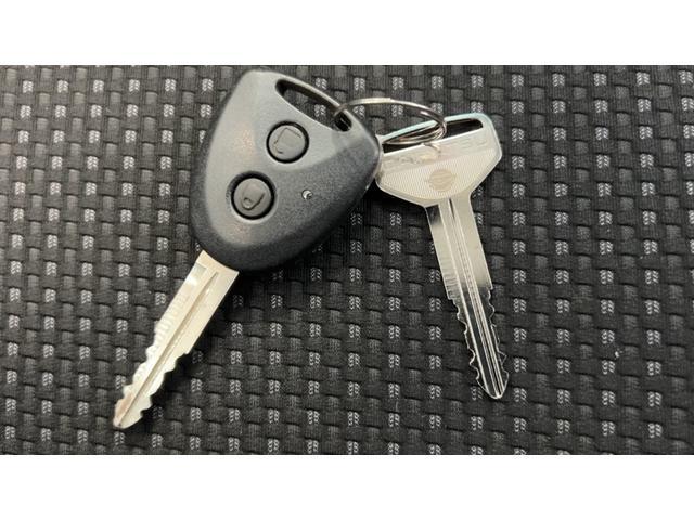 ハイゼットカーゴクルーズＳＡIII　４ＷＤ社外ナビ　ドラレコ　バックカメラ　アイドリングストップ　４速オートマ　ＬＥＤヘッドランプ　キーレスエントリー　衝突被害軽減システム　エアコン　パワステ　パワーウインドウ（茨城県）の中古車