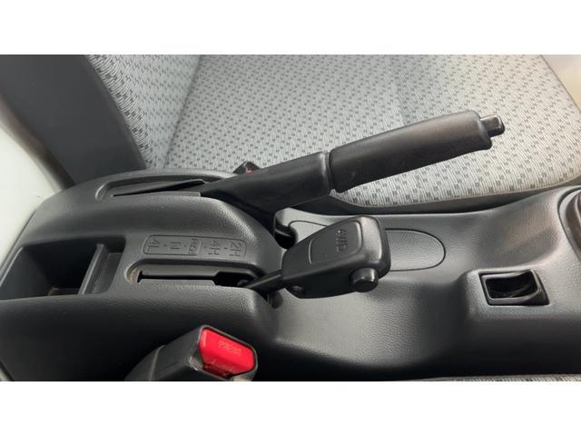 キャリイトラックＫＣパワステ農繁仕様　４ＷＤ５速マニュアル　エアコン　パワステ　ＡＭ／ＦＭラジオ　荷台ランプ（茨城県）の中古車